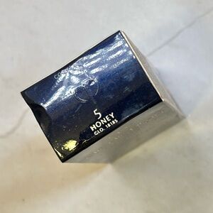 Cle de Peau Concealer - Honey Shade